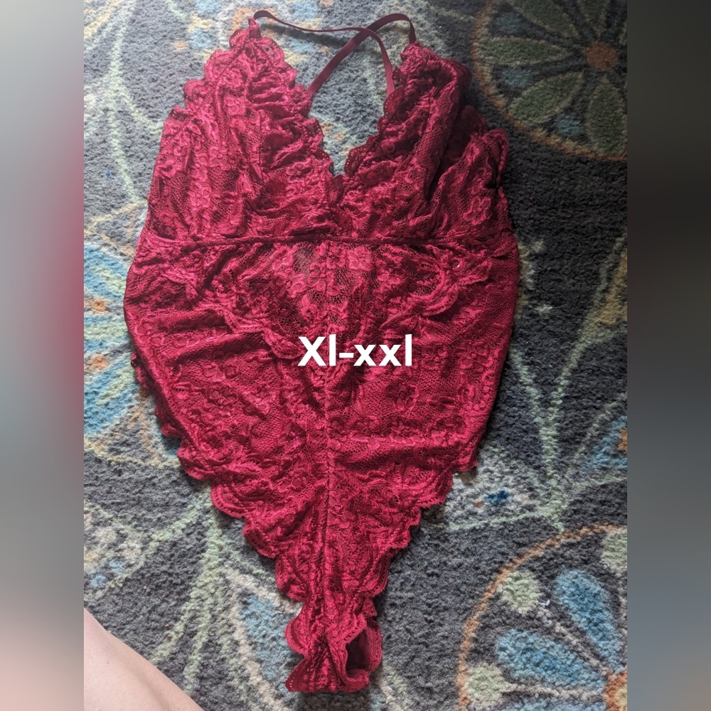 Elegant Lace Bodysuit - Red